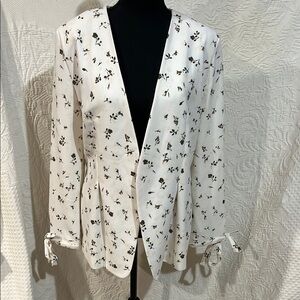 Hinge Ivory Long Sleeve Floral Print Open Front Blazer, size medium